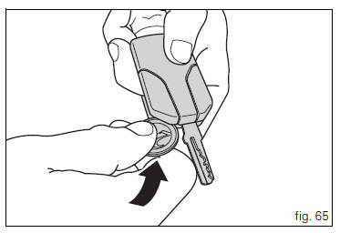 Replacing the battery in the active key