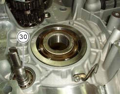 Separation of the crankcase halves