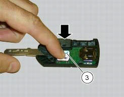 Replacing the battery in the active key