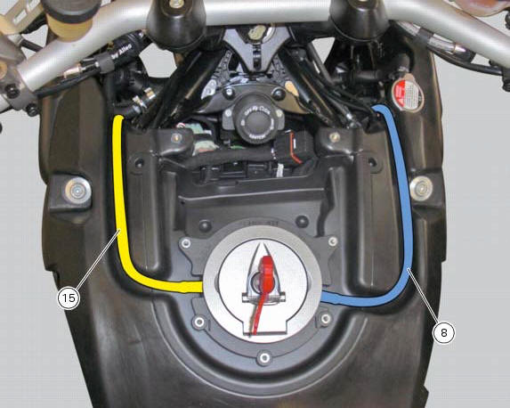 Positioning of the fuel tank breather and drain hoses