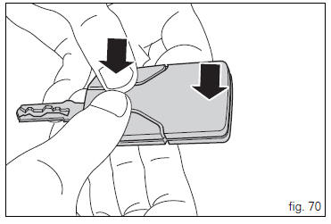 Replacing the battery in the active key