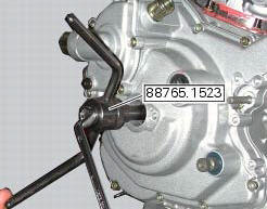 Removal of the cylinder/piston assembly