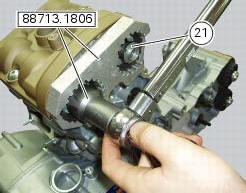 Refitting the cylinder heads pulleys/fixed tensioners