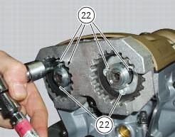 Refitting the cylinder heads pulleys/fixed tensioners