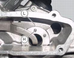 Refitting the gear selector lever