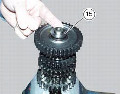 Disassembly of the gearbox secondary shaft