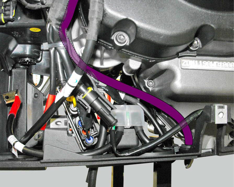 Positioning of the airbox drain hose