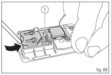 Replacing the battery in the active key