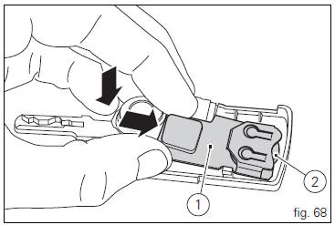 Replacing the battery in the active key