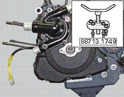 Separation of the crankcase halves