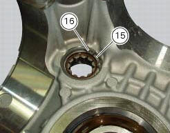 Overhauling the alternator-side crankcase half