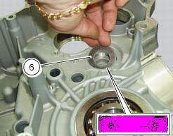 Refitting the alternator-side crankcase half