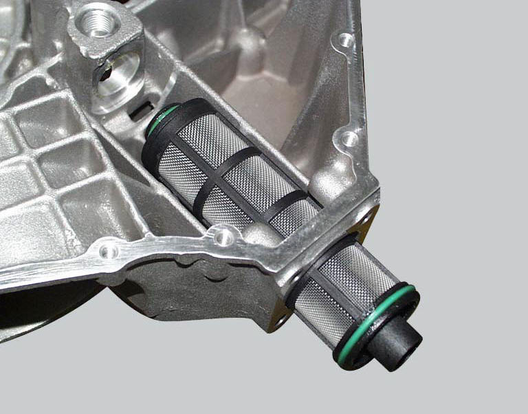 Refitting the alternator-side crankcase half