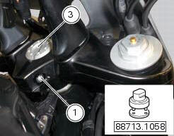 Adjusting the steering head bearings