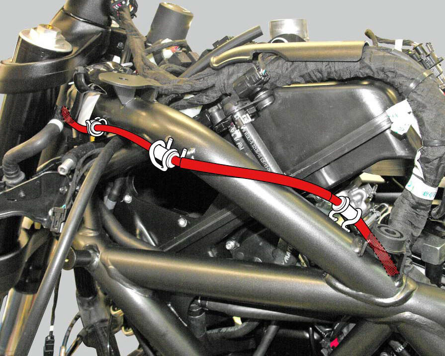 Positioning of the clutch hose