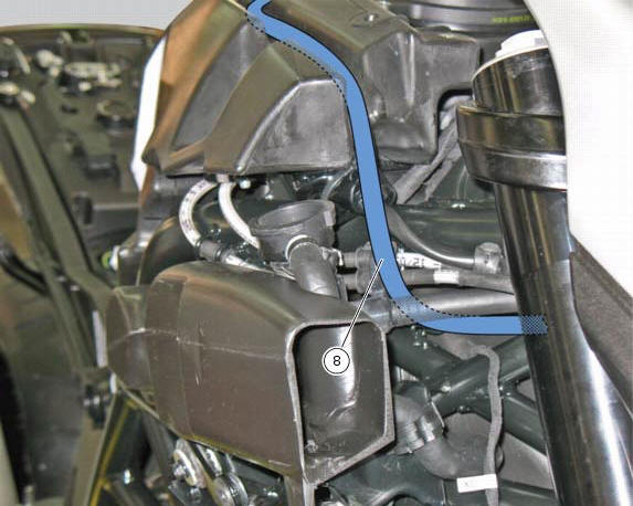 Positioning of the fuel tank breather and drain hoses