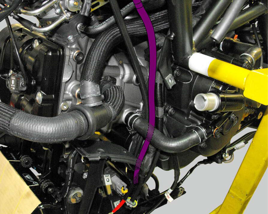 Positioning of the airbox drain hose